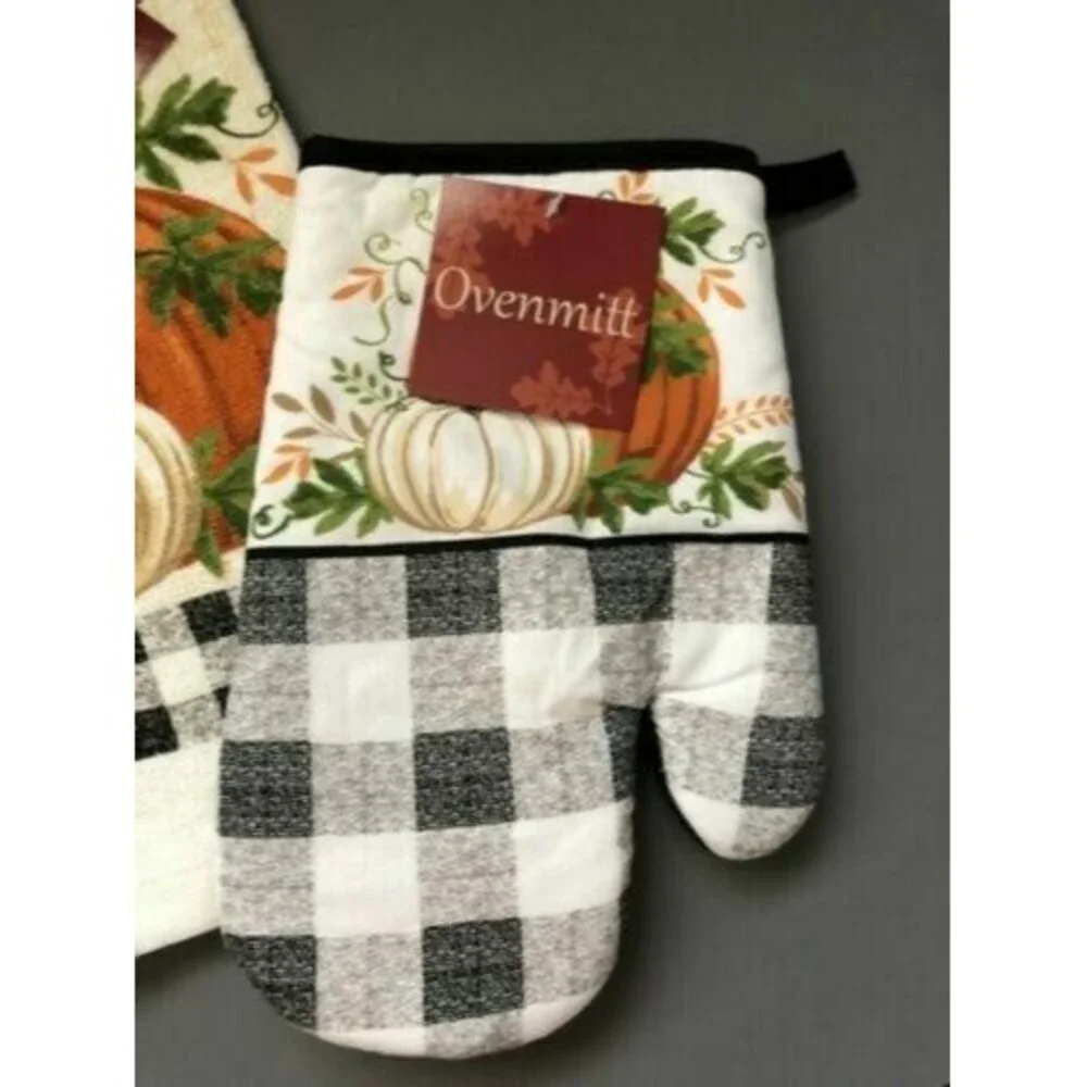 Thankful Blessed Dish Towels Oven Mitt Potholder Set of 4 Thanksgiving Pumpkins